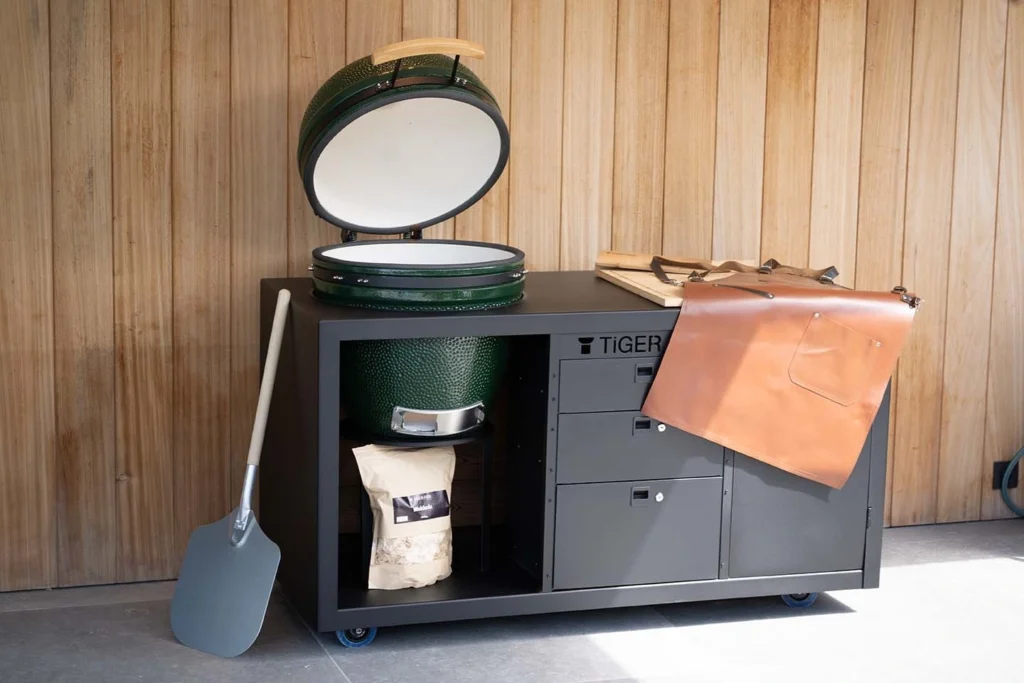 Kamado BBQ's bieden uitstekende kwaliteit en een prachtig design. Perfect voor buitenkoken in Nederland. Kamado BBQ kopen Nederland | BBQ kopen Nederland | Barbecue kopen Nederland | BBQ SHOP | KAMADO BBQ | KAMADO SHOP | GRILL KAMADO BBQ | BBQ GRILL | KAMADO GRILL BBQ | BBQ GRIDDLE | BESTE KAMADO BBQ's VAN NEDERLAND | BUITENKEUKENS Nederland | HOUTVUUR KAMADO | Kamado BBQ accessoires Nederland | BBQ buitenkeuken Nederland